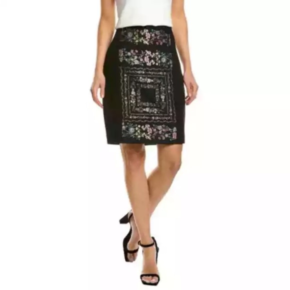 Ted Baker London Dresses & Skirts - Ted Baker Annasa Floral Pencil Skirt Size: 4
Length: 21”